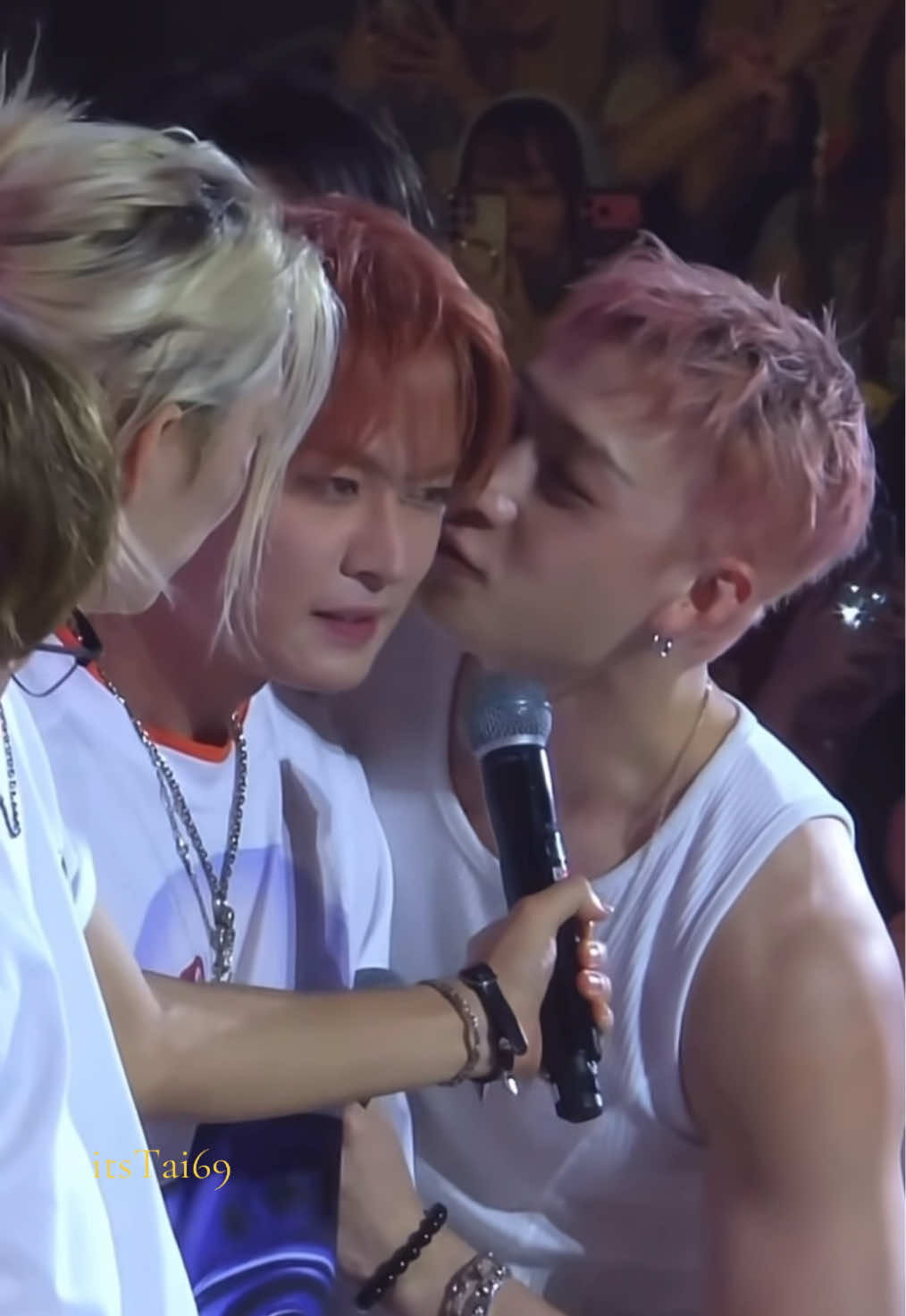 THE FACE HYUNJIN MADE AT THE END😝😝CHAN KISSED LEEKNOW 💋💋Stray Kids after party #bangchan #leeknow #straykids #afterparty #kpop Run It, Fyp 