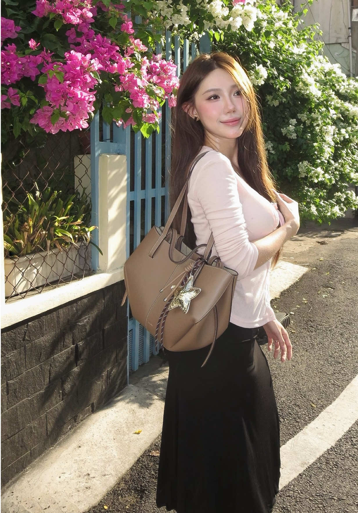Khung cảnh này phải mang ngay 1 bộ phim ngôn tình ra đây cho tôi!!!