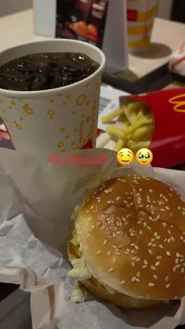 #fypシ #viraltiktok #mcdonalds #yummy 