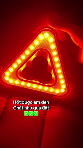 🚨 Đi xa cứ để sẵn một chiếc trong cốp! Đèn LED tam giác cảnh báo năng lượng mặt trời ☀️ nhỏ gọn, sáng nổi bật, tiện dùng khi xe gặp sự cố. Phụ kiện nhỏ nhưng cực kỳ hữu ích! #dentamgiacled #dencanhbao #nangluongmattroi #phukienoto #tiktokshop 