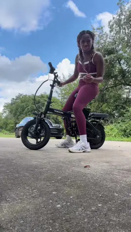 An electric bike that goes 22mph for THIS price?! Lightweight, street legal, foldable, and actually affordable. #electricbike #ebike #bike #voltvogue #foldableebike 