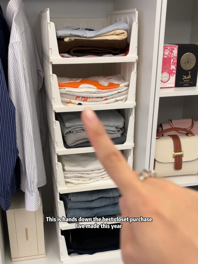 These plastic storage baskets gave every category of clothing its own space, and the organized shelves are seriously scratching my brain in the best way 🤩 #homeorganization #storagehacks #closetstorageideas #smallspaceorganization #TikTokshopbacktoschool 