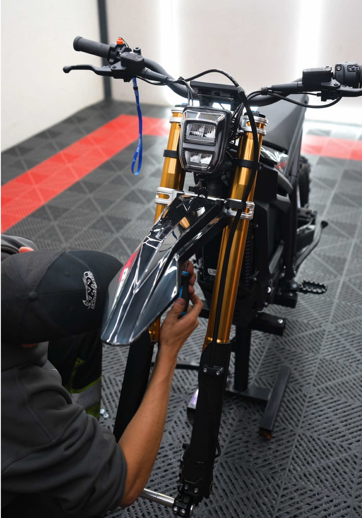 ⚡ Talaria Komodo - direct leverbaar! 43 pk aan het achterwiel 🔥 Rijden met A1 rijbewijs Nu aan een zeer competitieve prijs: €6999 Boek je testrit via DM of kom langs in Oudenburg 📍 ➡️ www.wheelix.be #ebike #talaria #talariakomodo #fyp #bikelife 