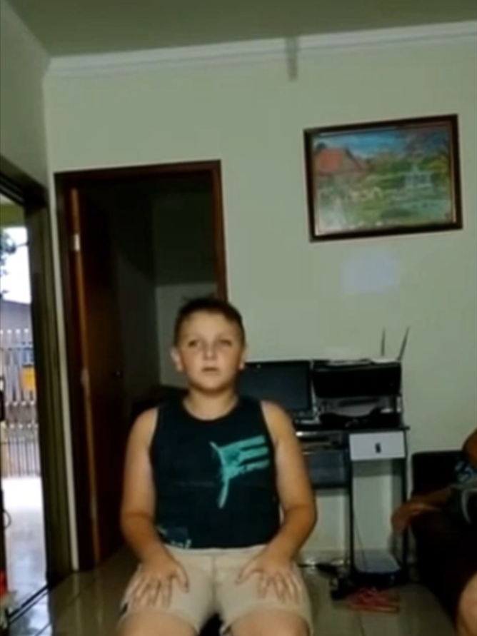menino cantando e caindo raio #raio #louvor #chuva #trovao #tempestade #meme  REPOST DO MEU PROPRIO VIDEO VAMO TAR DEIXANDO EU POSTAR