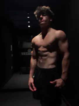 Here are some pics from @WayLifts - bro is absolutely killing it in the gym.      #gymbro #gymmotivation #Fitness 