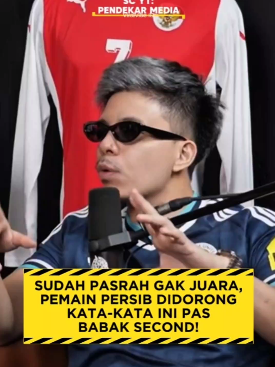 Momen magis di balik comeback dramatis Persib! 💙🔥 Beckham Putra ngebuka cerita waktu Persib sempat ketinggalan dan pemain udah pada lemas di ruang ganti karena ngerasa peluang juara melayang. Tapi ucapan Coach Bojan Hodak di jeda babak langsung membakar semangat skuad sampai bisa balik keadaan! Kalian paling ingat momen comeback Persib di pertandingan yang mana nih? Tulis di kolom komentar! 👇⚽ #PendekarMedia #pendekarmediaxgcpk4 #beckhamputra #persib #bobotoh 
