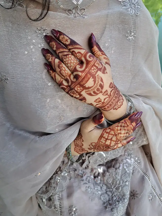 ফ্রী ডেলিভারি তে অর্গানিক মেহেদী নিতে ইনবক্স করুন।