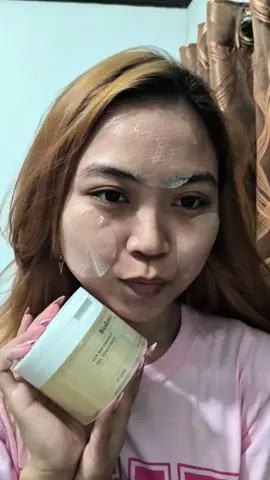 Skincare first, always. ☁️✨ Prepping my skin with the Biodance Vita Niacinamide Gel Toner Pads for that instant radiant glow. Key ingredients: ✨ Niacinamide & Glutathione for brightening 🍍 Pineapple Water for soothing hydration Never skipping this step again! Have you guys tried these hydrogel pads yet? Let me know in the comments! 👇💛 #DearSeoulExpo #BiodanceRoutine #skincare #tonerpad #budolfinds 