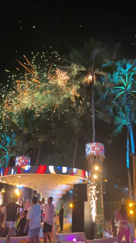 POV : 7 pm at Finns Beach Club #finnsbeachclub #bali #indonesia #beachclub #party 