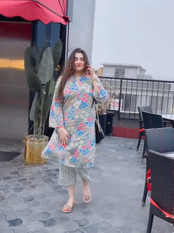 Pashtun Girl Vibes ✨ | Walking in Her Own Style #PashtunGirl #PashtoVibes #PashtoSong #PashtunCulture #tiktokgrowthchallenge 