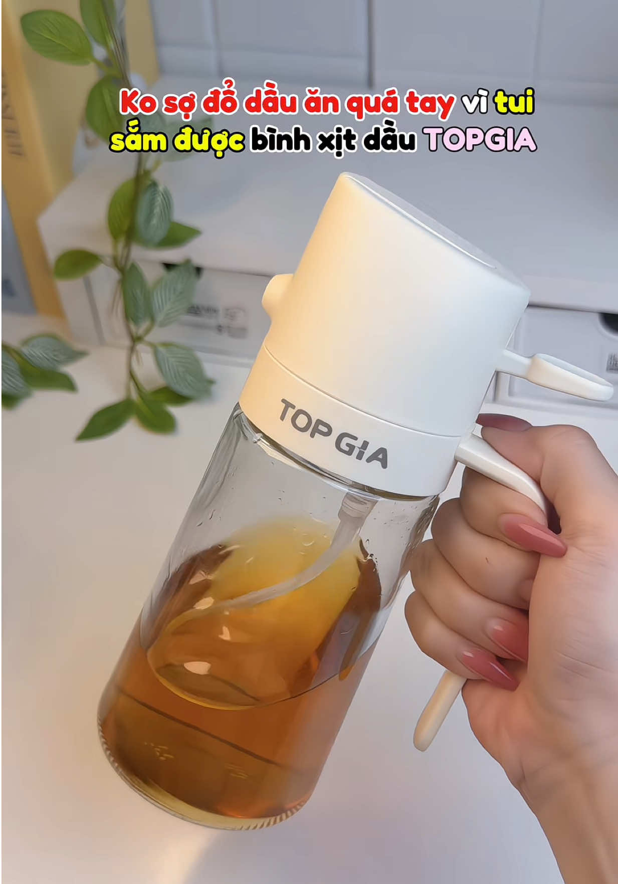 Bình xịt dầu Topgia 2in1 - 430ml , có thể rót và xịt để canh lượng dầu , đựng được dầu , nước tương , …. Zá có 1 ly tà tưa thôi .  #topgia #binhxitdauan #binhxitdau #binhxitdautopgia 