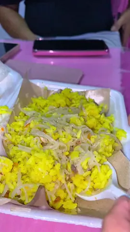 Mo cari Bubur ayam, Bubur sada, Bubur kacang hijau, Bubur sagu atau diniohu, Nasi Kuning, Nasi Lauk mulai dari 6000, Lauk lauk, kue, Cemilan, Puding, Minuman dingin, Pokoknya banyak pa torang. Buka dari jam 6 pagi sampai jam 12 malam😍😍 Wa admin 082191717955