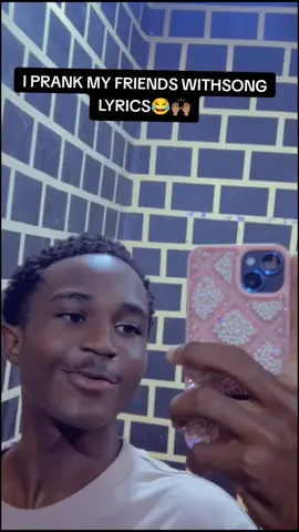 PRANK MY FRIENDS WITH SONG LYRICS😂🏆 @stone_lee7 @narrasherz 💕 @KACHU 🌟 @TAFFER_HUGGO👑🌏 @minah🤍❤ @MWANTUMU OG ✨🤍 @ŤITO👑🇧🇷🇧🇷🇧🇷🇧🇷🇧🇷🇧🇷 @DOGO~KIDD🤍🧸 @→tcf.uyoga™🫀🤍! #tanzaniantiktok🇹🇿 #pranks #kenyantiktok🇰🇪 #trendingvideo #swahilitiktok 
