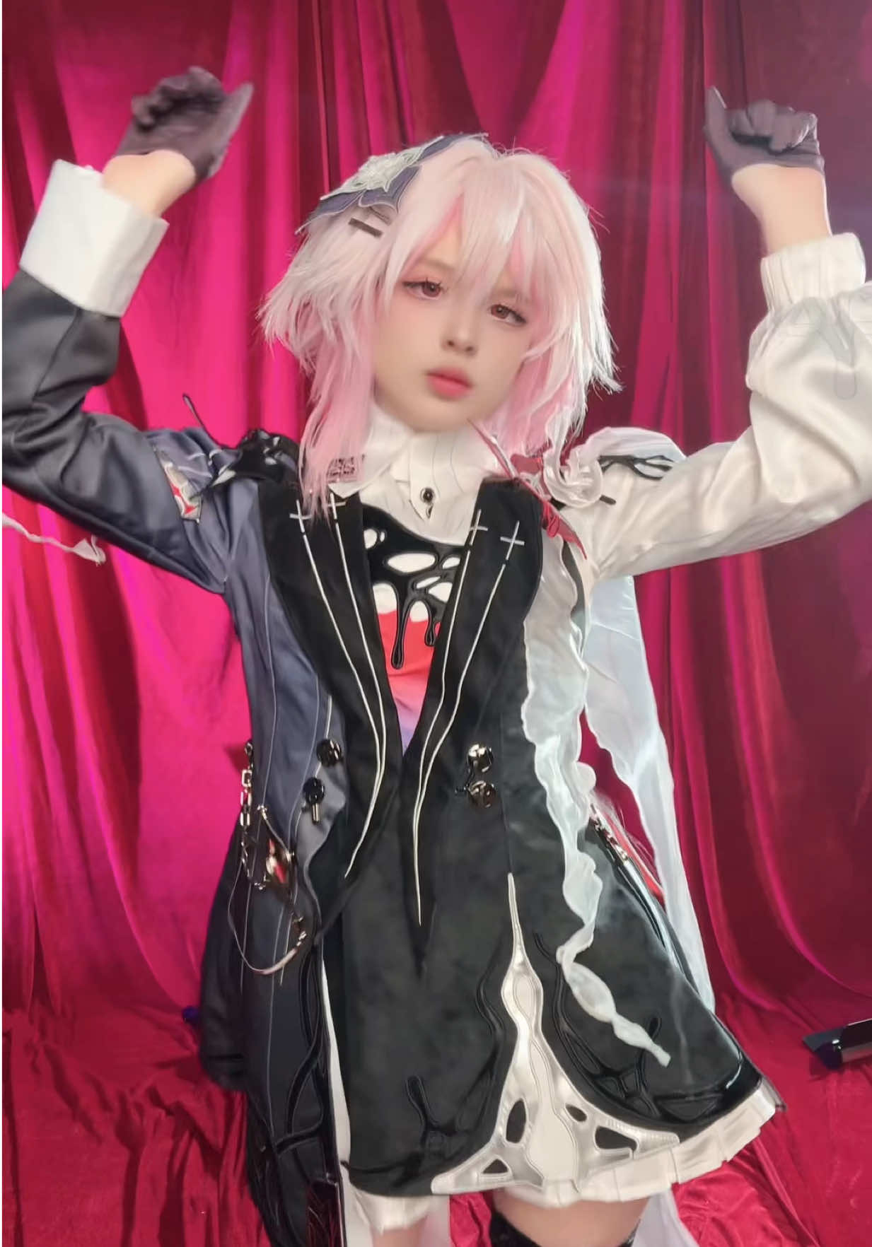 Evernight in your lobby lol  #HonkaiStarRail #evernight #cosplay 
