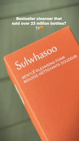 Unboxing a Sulwhasoo bestseller 🤍✨ @Sulwhasoo MY  📌 The Gentle Cleansing Foam creates the dreamiest cushiony foam while cleansing away dirt & impurities.. without compromising that hydrated, comfortable feel🫧 #Sulwhasoo #sulwhasoomalaysia #kbeauty #gentlecleansingfoammousse #skincareroutine 
