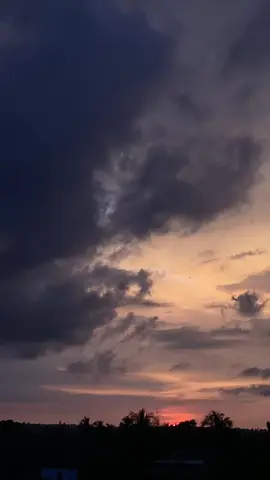 💛🤎🖤 . . . . #moonlght_sunrise #fyppp #skyview #tiktokoffical #viralvideotiktok 