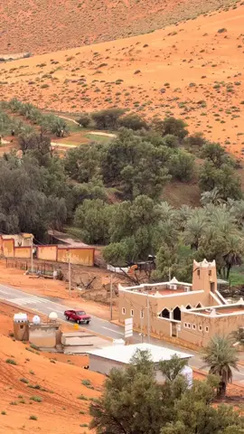 استغفرالله العظيم واتوب اليه  . اكبر برج ساعه هي أكبر ساعة في العالم، ساعة (مكة)، وتقع على قمة برج الساعة في مجمع أبراج البيت بمكة المكرمة. يبلغ ارتفاعها حوالي 601 مترًا، وتتمينا باربع واجهات كبيرة يمكن رؤيتها من مسافات بعيدة. تم تصميمها على الطراز الإسلامي، وتضم العديد من الميزات الفريدة، بما في ذلك لفظ الجلالة «الله أكبر» واكبر هلال تم صنعة حتى الآن. معلومات إضافية عن ساعة مكة: الارتفاع والوزن: يبلغ ارتفاع برج الساعة 601 مترًا، ويصل وزن الساعة بالكامل إلى 36,000 طن، وفقا لوكالة الأنباء السعودية. تحتوي الساعة على أربع واجهات، كلمنها يبلغ حجم P متراً للواجهتين الأمامية والخلفية، وحوا 21201 مترًا للواجهتين الجانبيتين 2121. الزخرفة: يزين قمة الساعة لفظ الجلالة «الل​ٰه أكبر»، حيث يبلغ طول حرف الألف في كلمة «الله» أكثر من 23 مترًا، كما يزينها هلال يبلغ قطره 23 مترًا، وفقا لموقع كارديل. يرتبط مركز توقيت مكة المكرمة بشبكة التوقيت العالمي التوقيت: «UTC» الإضاءة: ستخدم الساعة 21,000 مصباح LED باللونين الأخضر والأبيض لإضاءتها أثناء الأذان، ويمكن رؤية الأضواء على بعد عدة #fyp #اكسبلور #foryoupage #مالي_خلق_احط_هاشتاقات #اكسبلور_تيك_توك 