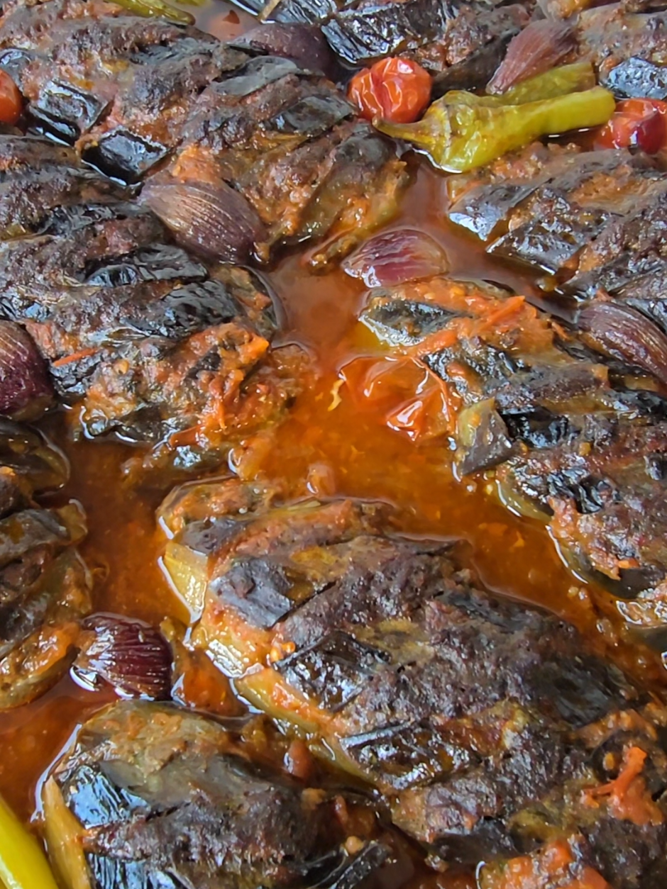 #rezept Von Mariams Küche Tagesrezept🥩🍆  Auberginen-Kebab Zutaten:  Salz  Paprikapulver🌶 7-Gewürze Zwiebel🧅 Petersilie Soße: warmes Wasser, Tomatenmark 🍅, Olivenöl 🫒 Ofen 200°C 1h 40min 