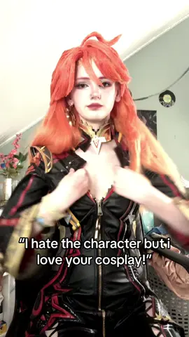 This is always so akward TvT. If you dont like the character but want to compliment someone their cosplay just tell them you like their cosplay. Dont make it akward gang . . . #mavuika #cosplay #GenshinImpact #genshincosplay #mavuikacosplay 