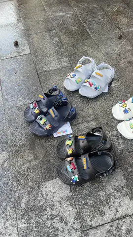 Chân ái trời mưa cho các bạn đi học là đây ạ Sandal chất liệu nhựa eva có size từ 23-38 với 4 màu dễ mang nhất #gikastore11phanthanh #gikastore 