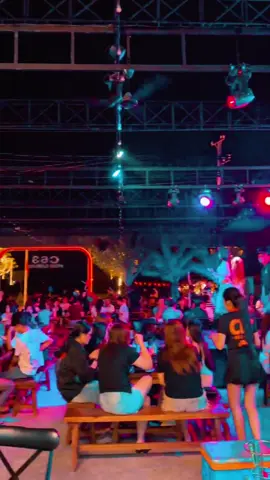 🚨 CẬP NHẬT TRỰC TIẾP TỪ C63 LÚC NÀY! 🚨 21h00 TỐI NAY TẠI C63 BEER GARDEN - KHÔNG CÒN MỘT CHỖ TRỐNG! 🔥 Full bàn - Full khách - DJ đang quẩy cực căng - Dancer lên sân khấu là hết mình luôn! Ai chưa qua là tiếc lắm nha - C63 đang cháy nhất Sơn Qui lúc này! Team đi muộn còn 3-4 bàn trong góc, nhanh tay inbox hoặc gọi ngay để mình giữ chỗ! 📞 GỌI NGAY GIỮ BÀN: 093.116.63.63 📍 Đang ở: Hồ Biểu Chánh, Lăng Hoàng Gia, Sơn Qui, Đồng Tháp Đang ngồi ở C63 check-in tấm hình nào anh em ơi!!! 👇 #C63BeerGarden #TrucTiep #DongThapToiNay #QuanNhauDongThap #SonQui  