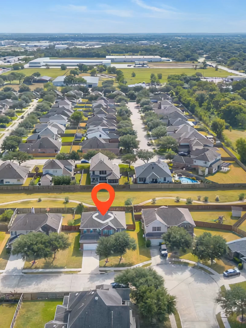 This is your chance to grab a beautifully maintained home of the Village Grove neighborhood in Pearland, TX! 2105 Orchard Frost offers everything you could dream of for a first time investor or home owner.  Need a home loan, too? Ask me how we can help you save thousands of dollars! #realestate #homeloan #pearlandtx #houston #Home