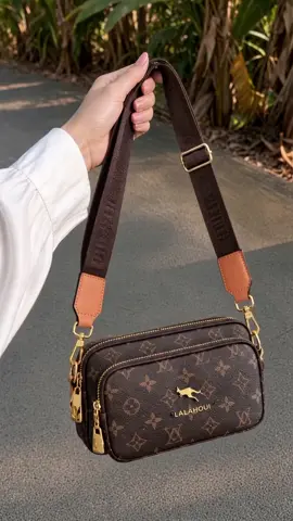 👜 Túi đeo chéo nữ họa tiết hoa – dây bản to cực trendy!#tuiDeoCheoNu #tuiXachNu #tuiThoiTrang #phukienthoitrang #TikTokShop 