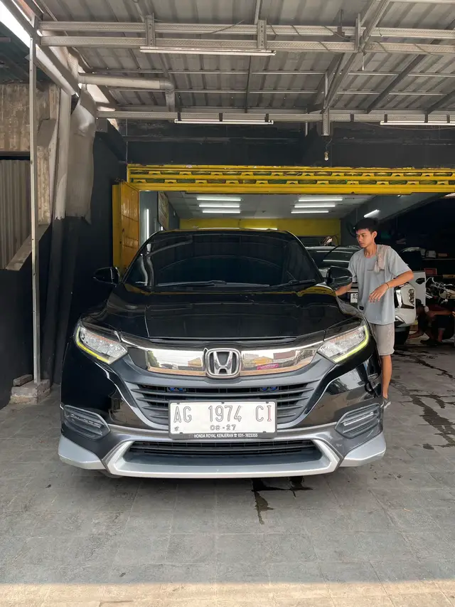 Hasil pengerjaan Salon Interior + Bongkar Dashboard Honda HRV.  .  Terima Kasih sudah mempercayakan pengerjaan mobilnya kepada kami 🙏 Semoga anda puas dengan hasil yang kami berikan🙏 . Support By: Meguair’s, Collinite, IPO Ultimate, DK, Wurth, Unelco USA, 3M, Nano Ceramic®️ 🇩🇪 and other high Quality Detailing Product. . KAMI MELAYANI: ☑ Nano Ceramic PAINT Potection ☑ Salon Mobil Total / Full ☑ Salon Mobil Exterior ☑ Salon Mobil Interior ☑ Poles body 3 Step Mobil ☑ Poles Kaca Jamur & Kerak Kaca Mobil + finishing dengan Glass Coating ☑ Poles Headlamp / Lampu Mobil ☑ Undercarriage / Kolong & Velg detailing ☑ Salon Mesin ☑ Cuci Jok ☑ Cuci Plafon dengan Mesin “Tornador” 2 jam selesai “Aman Tidak Merusak Plafon” ☑Cuci Karpet dasar ☑Basmi Sarang Semut, Kecoa Dan Serangga di Mobil dengan hasil permanent ☑Anti Karat, Rust Protection ☑Peredam Suara Automat 3mm ☑Kaca Film ——————— Dini Carwash and Autodetailing JL. Kapten Tendean no.190 Ngronggo Kediri  Contact, Sms, Wa : 081335851115 Fb: Dini Putra Carwash & Salon Mobil IG: @diniautodetailing  YouTube: Dini Autodetailing  Web: www.diniatodetailing.com —————— #diniautodetailing #hondahrv  #salonmobil  #saloninterior  #salonmobilkediri 