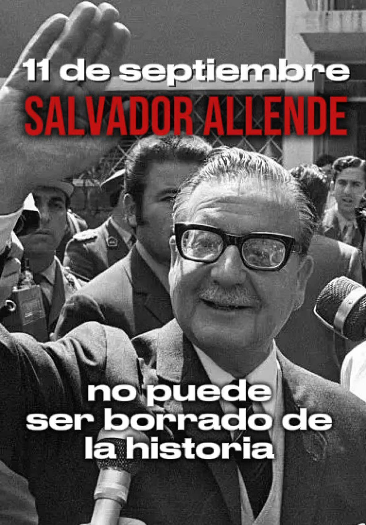 Aunque intenten borrarlo de la historia: Salvador Allende, vive y la lucha sigue y sigue.  Que el presidente Kast decida olvidar selectivamente no elimina la herencia combativa que Salvador Allende le dejó a Chile y a todos los pueblos de Latinoamérica.  Aunque le duela a la derecha, el 11 de septiembre no se olvida. 👊🏼🔥 #SalvadorAllende #salvadorallendeenlamemoria #11deseptiembre1973 #juventudizquierdista #chile🇨🇱 