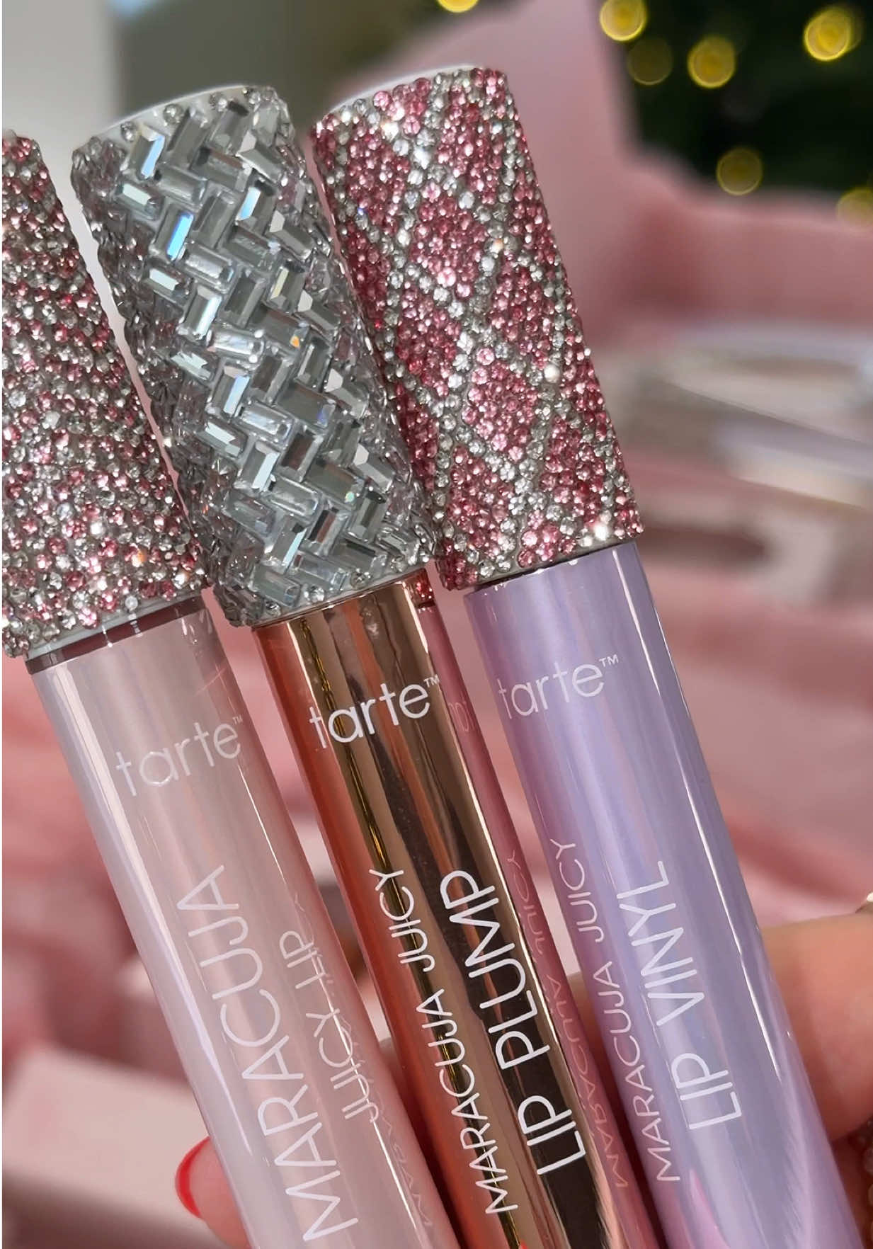 tarte 2026 holiday bundles are here and they’re SOOO cute 💖 #tartecosmetics #giftset #giftforher #tartemaracujajuicylip #maracujajuicylip @tarte cosmetics 