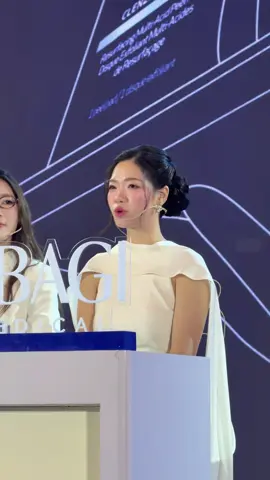 Cứ cố gắng bởi nếu chưa chạm tới dải ngân hà thì ít nhất bạn cũng đang ở giữa những vì tinh tú 💙