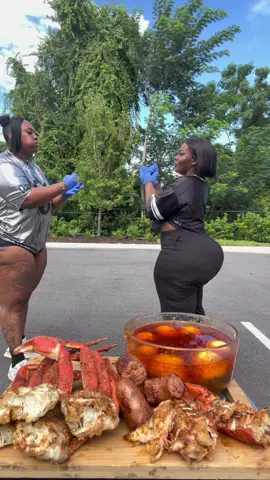 Rock paper scissor challenge foot ball sundays 🏈 #rockpaperscissors #seafood #footballsunday  @Hova The One BTW ✨ 