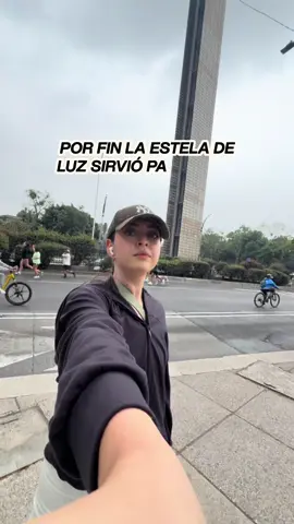 POR FIN LA ESTELA DE LUZ SIRVIÓ PARA ALGO Sirvió como punto de encuentro para saludar a LA MEJOR PRESIDENTA DEL MUNDO