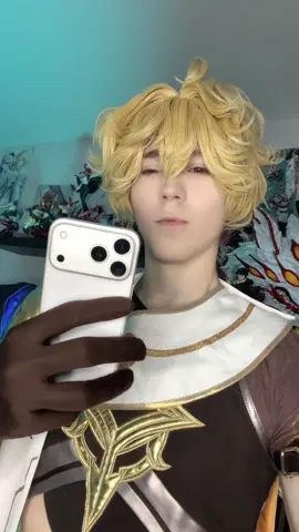 Как же @Аневи нравится костюм Тартальи #luminecosplay #GenshinImpact #aethercosplay #aetherandlumine 