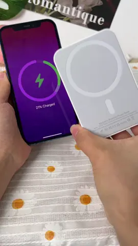 Pequeña pero poderosa: esta power bank magnética es tu compañero ideal para salir #PowerBankPortatil #CargaMovil #AccesoriosParaiPhone #TecnologiaActual #CargaEficiente