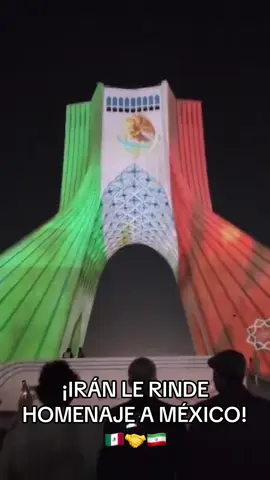 IMPRESIONANTE 🚨🇲🇽 ¡IRÁN LE RINDE HOMENAJE A MÉXICO! En agradecimiento por haber recibido a su Selección durante el Mundial, Irán iluminó la emblemática Torre Azadi con los colores de nuestra bandera, mientras sonaba el Himno Nacional Mexicano. 🇲🇽🤝🇮🇷