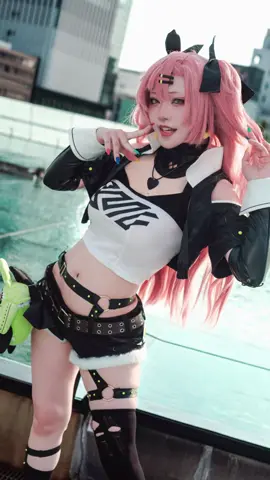 道端で貰ったお金ほしいうちわが合いすぎた💸♡ #Cosplay #zzzero #hoyocreators #ニコ・デマラコスプレ 