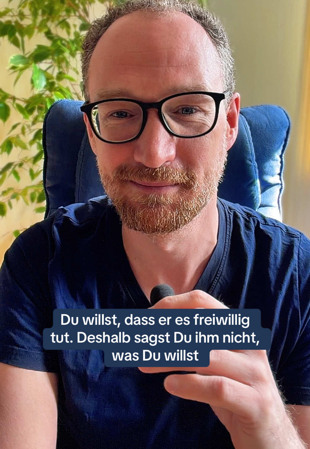 Du willst, dass er es freiwillig tut. Deshalb sagst Du ihm nicht, was Du willst. #endlichmehrleben #kommunikation #beziehungstipps #erwartungen #partnerschaft 