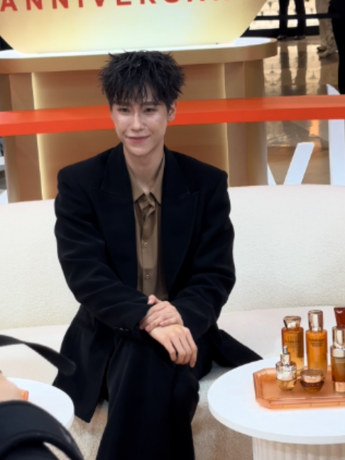 น่ารักแบบนี้ใคร ๆ ก็รักพี่จู #Junniorrs ร่วมฉลอง 60th Anniversary of Ginseng Cream ที่งาน Sulwhasoo Pop-Up Event ณ Hall of Fame ชั้น M สยามพารากอน JUNIOR SULWHASOO 60ANV PARAGON #JuniorSulwhasooParagon #SulwhasooGinseng60Years #SulwhasooThailand #SiamParagon