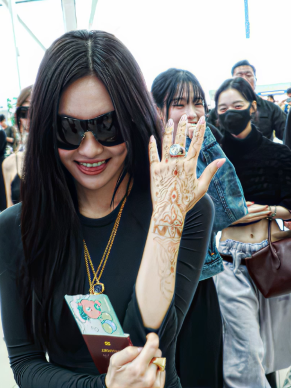free scenepack. hd version free in bio. no credit required but please don't claim as your own. ☆ topaz | pinned request for @.nqxsii 14 clips - 250302 aespa airport incheon to fukuoka audio | i'm the man, adela — tags [ aespa, aespa edit, kpop scenepack, kpop edit, ningning, giselle, aespa giselle, karina, winter, kpop, music, edit, trending ]