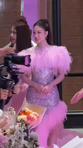 เอ็นดูวอ้วมคนสวยเนอะ เก่งมากเลยนิ #Naree10thAnniversarx4EVE #Naree10thAnniversary  #Jorin4EVE #4EVE 