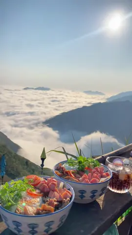 Bát Mì Triệu view ở Tà Xùa #homestay #homestaytaxua #taxua #mybookingtaxua #thienduongmaytaxua 