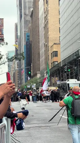 ❤️🇲🇽 ¡Seguimos haciendo patria lejos de nuestra tierra, pero siempre cerca de México! Nuestras raíces nos unen y nuestra cultura nos representa. ¡Viva México y viva nuestra gente! 🇲🇽🎺 #VivaMéxico #MexicanosEnNY #OrgulloMexicano #MéxicoEnElMundo #HumanismoMexicano