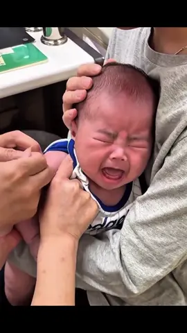 😂Die Spritze war gemein!  #cute #babies #kids #tiktokgrowthchallenge #babiesoftiktok 