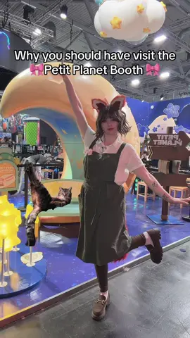 How many cats could u count? Throwback to the booth from @Petit Planet at @gamescom  #gamescom #petitplanet #cosplay #gamescom26 #cosplaygirl 