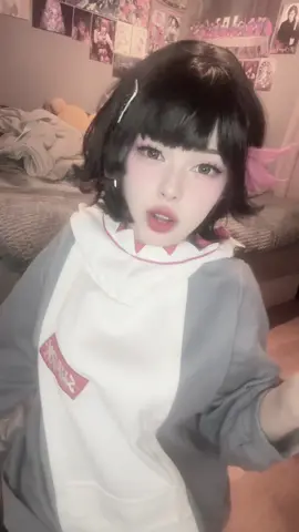 Literally the most comfortable cosplay ever, I get to wear pyjamas, short wig and eat candy #Cosplay #zenlesszonezero #Ellenjoe 