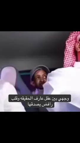 يعد برج المملكة واحدًا من أبرز المعالم المعمارية في الرياض ورمزا حديثًا يعكس تطور المملكة العربية السعودية ونهضتها العمرانية منذ افتتاحه، أصبح البرج وجهة رئيسية للسكان والزوار، ليس فقط لارتفاعه المميز، بل أيضًا لما يقدمه من مرافق متنوعة وتجربة فريدة. تم افتتاح برج المملكة عام 2002، وهو مشروع تابع لشركة شركة المملكة القابضة التي يملكها الأمير الوليد بن طلال. يبلغ ارتفاع البرج حوالي 302 متر، ويتكون من 99 طابقًا، ما جعله لفترة طويلة أحد أطول المباني في الشرق الأوسط تضميمه الفريد الذي ي​شتبه فتحة القوسة فلي عط أعلاه يميزه عن بقية ناطحات السلحاب، وقد صمد ليكون تحفة معمارية تجمع بين الحداثة والهوية المحلية. يضم البرج مجموعة واسعة من المرافق، منها مكاتب إدارية، وشقق سكنية فاخرة، بالإضافة إلى فندق فورسيزونز الرياض الذي يعد من أفخم الفنادق في المدينة. كما يحتوي على مركز تسوق ضخم يعرف باسم مملكة مول، ويضم العديد من العلامات التجارية العالمية والمطاعم الراقية من أبرز معالم البرج جسر المشاهدة