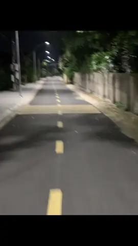 最痛的距离,不是天各一方,而是近在咫尺却无法拥抱。 