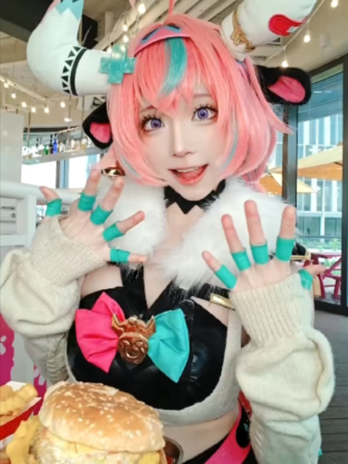 【綺太郎】いきなり大食いちゃん登場～#cosplay#kitaro #cosplayer #原神 #瓦蕾莎 #Genshin#GenshinImpact  #Varesa#ヴァレサ