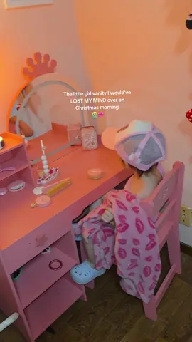 This would be such a cute Christmas gift for a little girl 🎀🎄 There are multiple vanity styles and colors to choose from, and some even come with accessories! This particular style doesn’t, so you can fill it with all of her own little getting-ready things. 🥹✨ #KidsVanity #GirlsVanity #VanityForKids #ChristmasGiftsForGirls #ChristmasGiftIdeas 